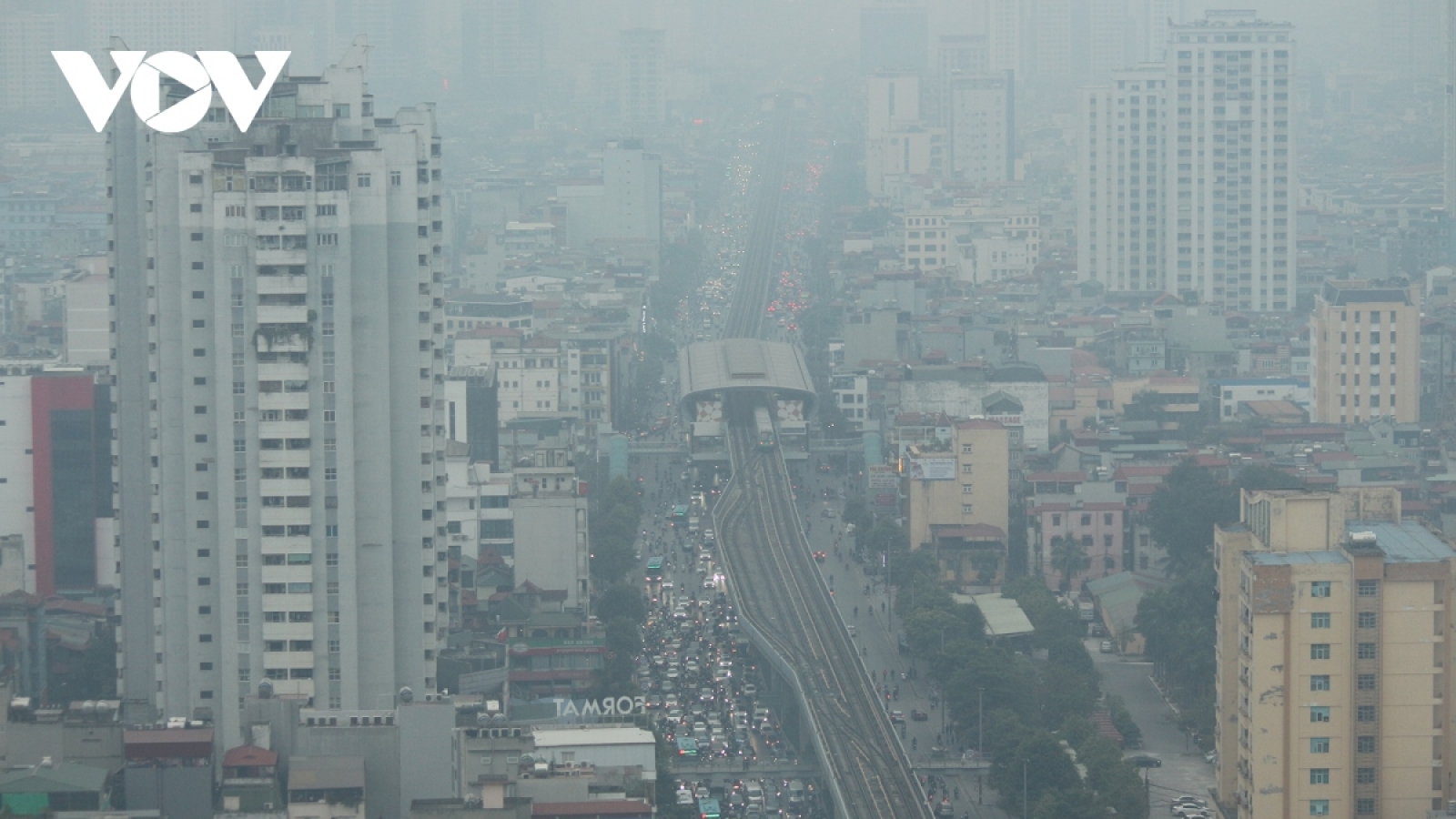 Hanoi chokes on fog and polluted air