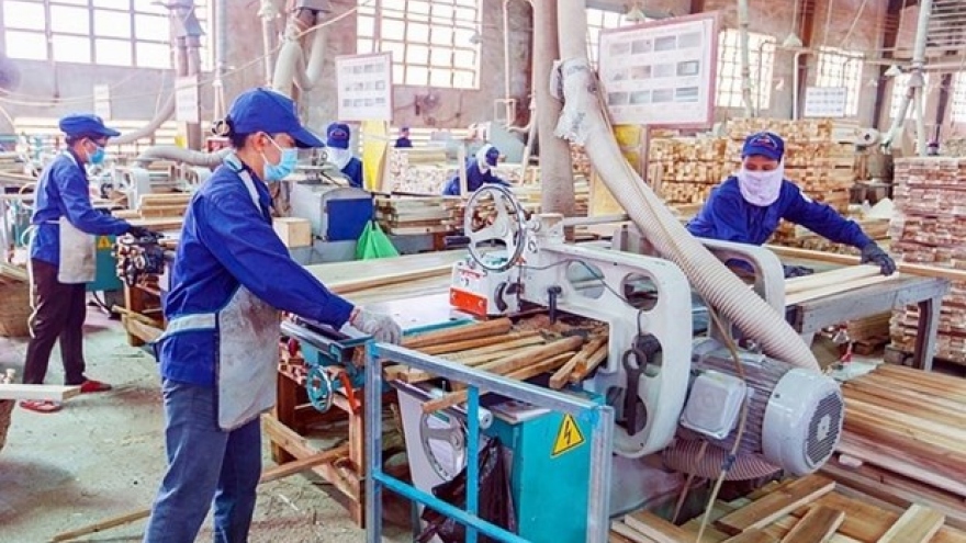Wood enterprises step up trade promotion due to lack of orders