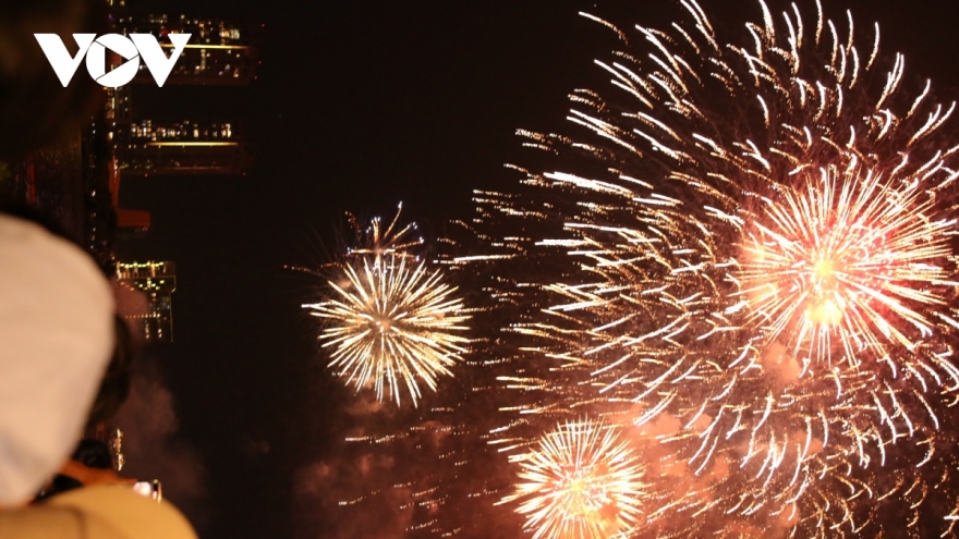 Spectacular fireworks display lights up HCM City skies on National Day