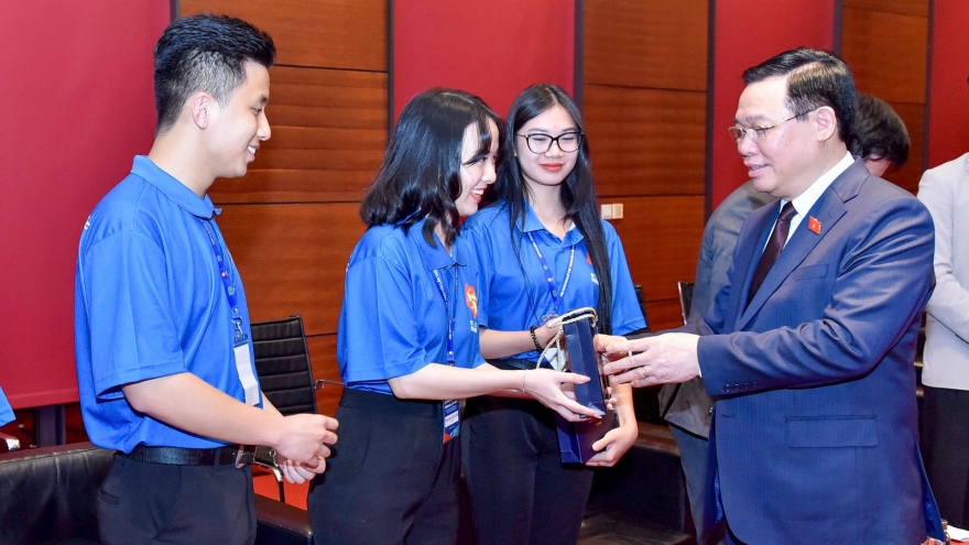 Chủ tịch Quốc hội Vương Đình Huệ gặp mặt thanh niên Việt Nam tiêu biểu