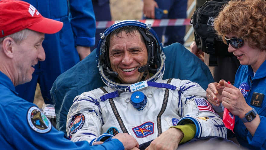 Ba phi hành gia trở về Trái đất an toàn sau nửa năm “kẹt” trên ISS