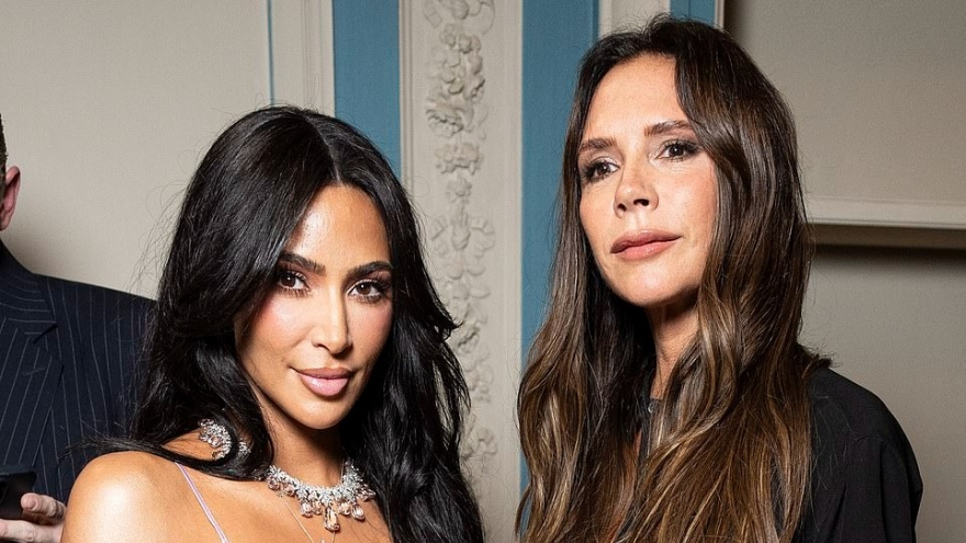 Kim Kardashian khoe sắc quyến rũ tại show thời trang của Victoria Beckham