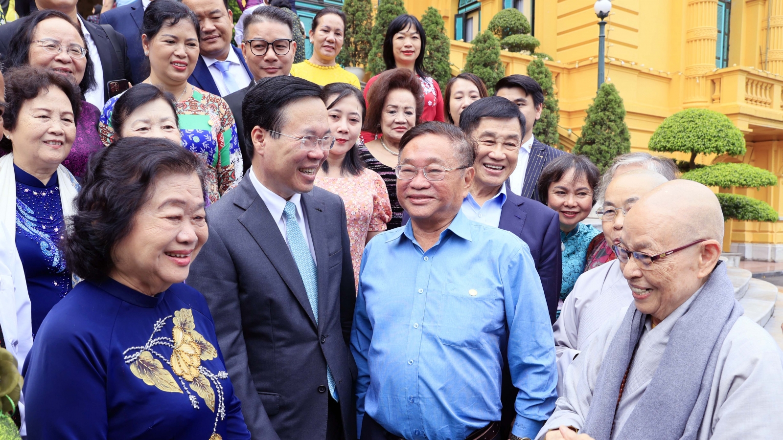 Chủ tịch nước gặp đại biểu Quỹ học bổng Vừ A Dính và CLB Vì Hoàng Sa, Trường Sa