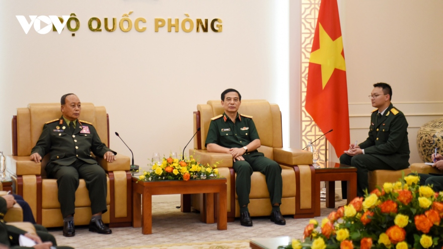 Vietnam supports stronger defense cooperation with Laos
