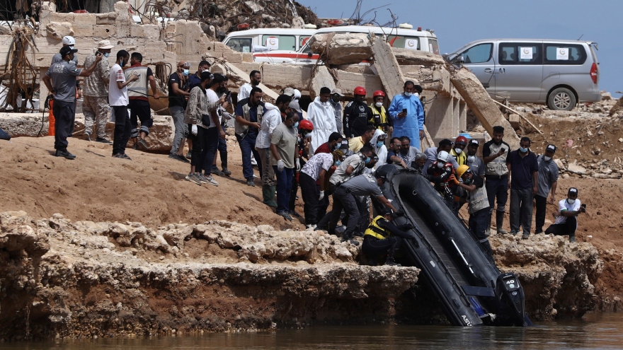 Libya tìm kiếm các nạn nhân bị cuốn trôi ra biển sau trận lụt kinh hoàng