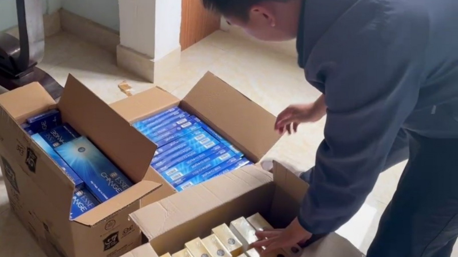 Triệt phá đường dây mua bán thuốc lá ngoại nhập lậu tại Đà Nẵng