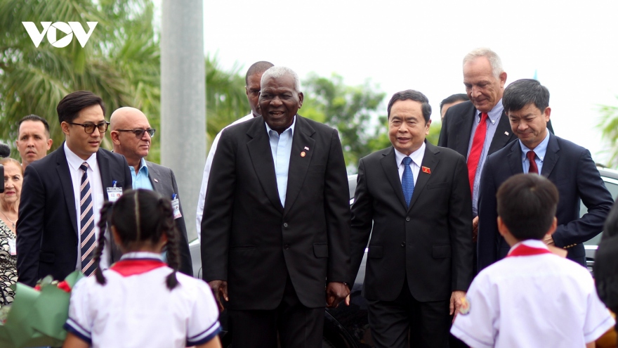 Top Cuban legislator visits historical landmark in Quang Tri
