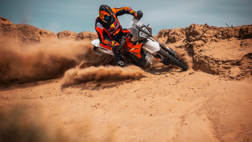 KTM 890 Adventure R Rally 2024 chính thức lộ diện, giới hạn 700 chiếc