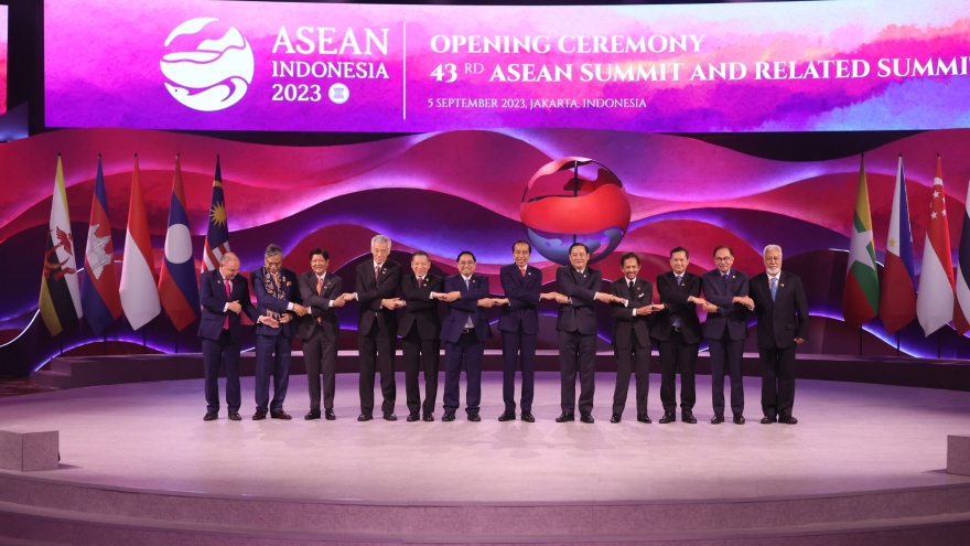 ASEAN và con đường hướng tới “Tâm điểm tăng trưởng khu vực”