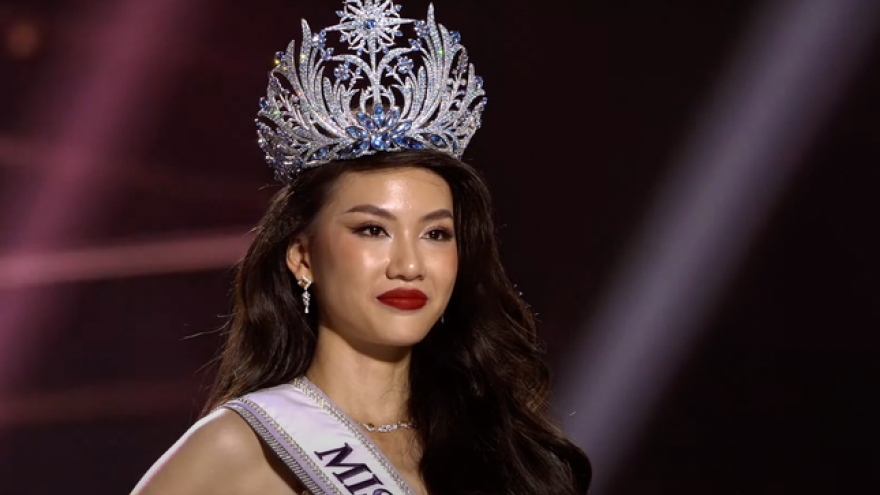 Siêu mẫu Bùi Quỳnh Hoa đăng quang Miss Universe Vietnam 2023