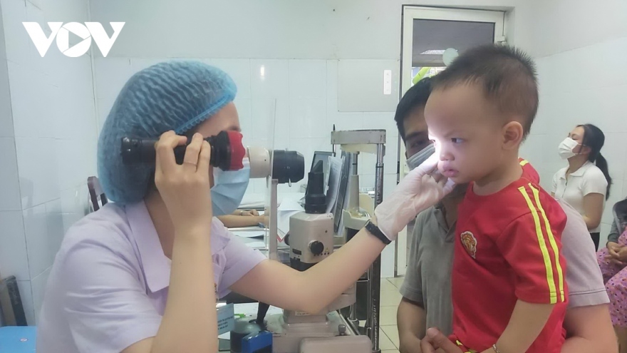 Hơn 2.300 học sinh Hà Tĩnh nghỉ học vì đau mắt đỏ