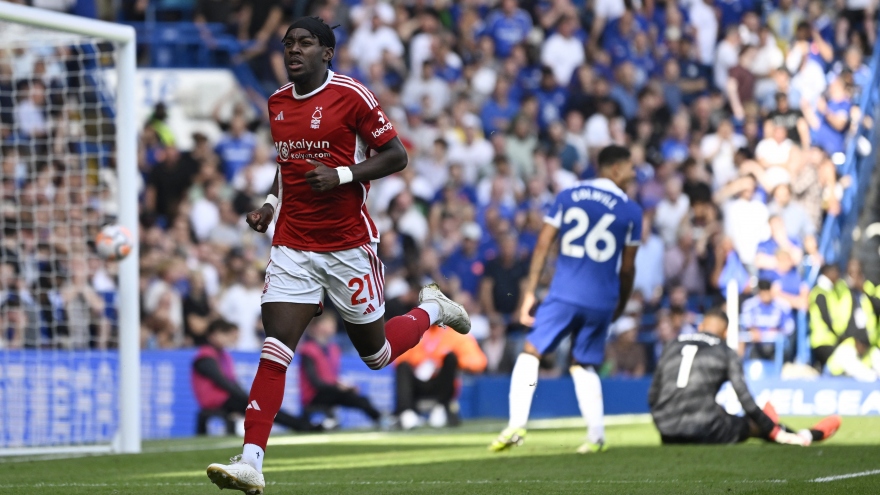 Caicedo mắc sai lầm tai hại, Chelsea thua "muối mặt" trước Nottingham Forest