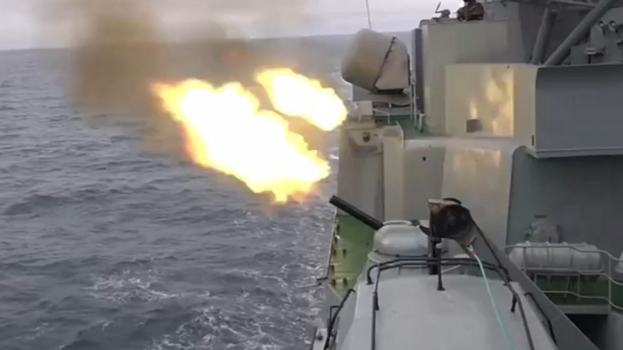 Cận cảnh tàu chiến Nga bắn đạn thật trong tập trận Bắc cực