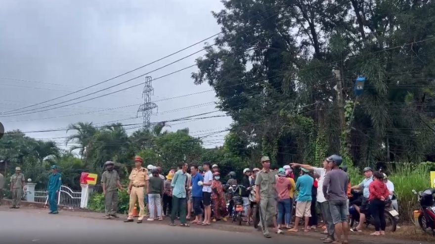 Công an điều tra nguyên nhân cái chết bất thường của người phụ nữ bên đường