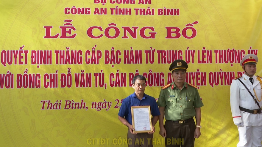 Trao quyết định truy thăng cấp bậc hàm cho cán bộ Công an Thái Bình hy sinh