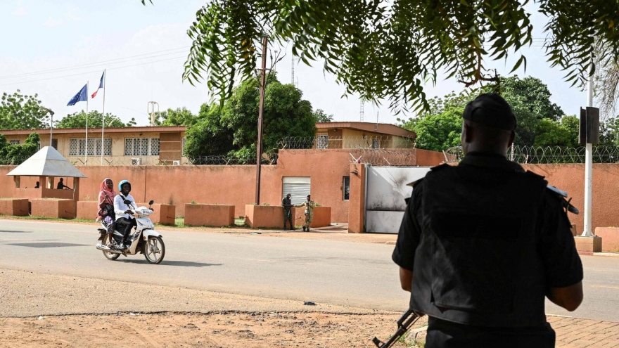 Tổng thống Macron: Đại sứ Pháp tại Niger bị bắt làm con tin