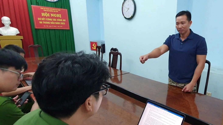 Tạm giữ hình sự đối tượng vô cớ đâm chết tình địch