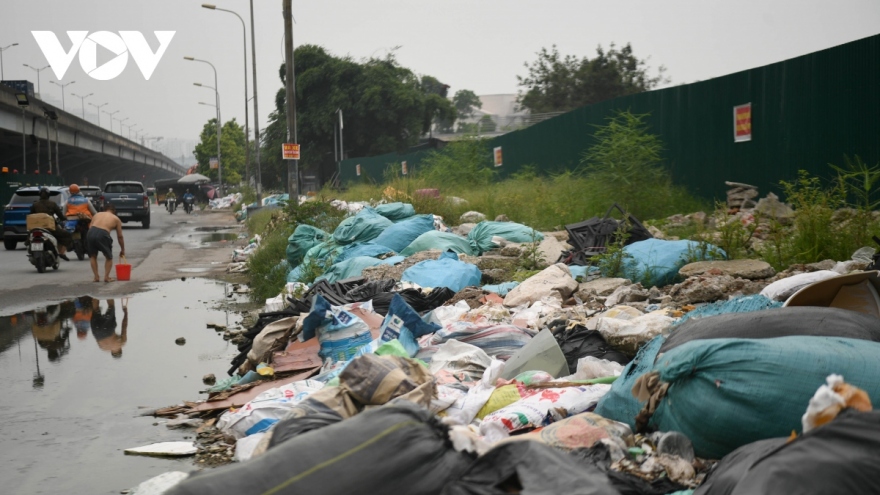 Hà Nội: UBND Phường Đại Kim lên tiếng về bãi rác khổng lồ tại đường Nguyễn Xiển