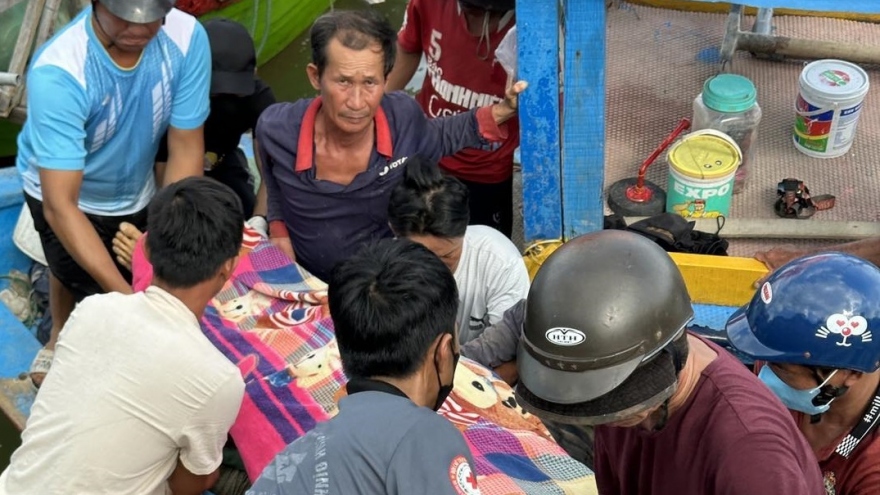 Một ngư dân Bình Định kiệt sức, tử vong trên biển