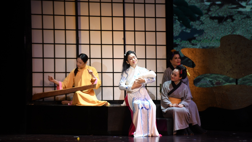 Hoàng Thái tử và Công nương Nhật Bản dự ra mắt vở opera "Công nữ Anio"