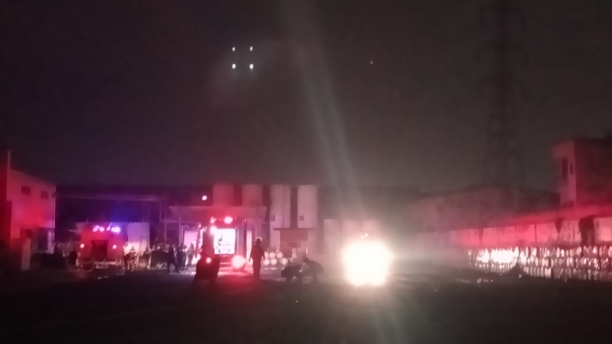 Cháy tại một công ty nhựa ở TP.HCM lúc nửa đêm khiến 1 người chết