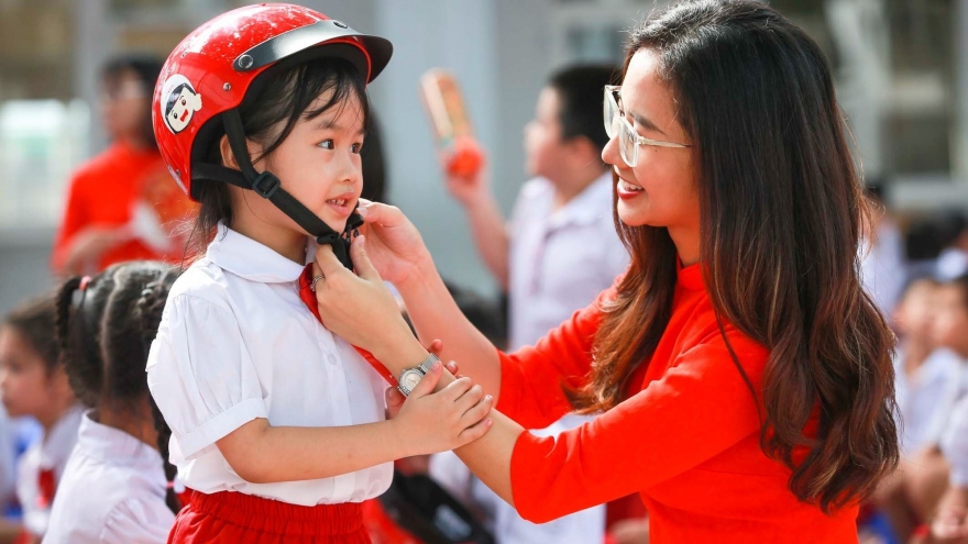 Công ty Honda Việt Nam trao tặng 2 triệu mũ bảo hiểm cho học sinh lớp 1