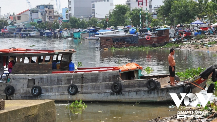 Xóm thương hồ trên dòng Kênh Tẻ