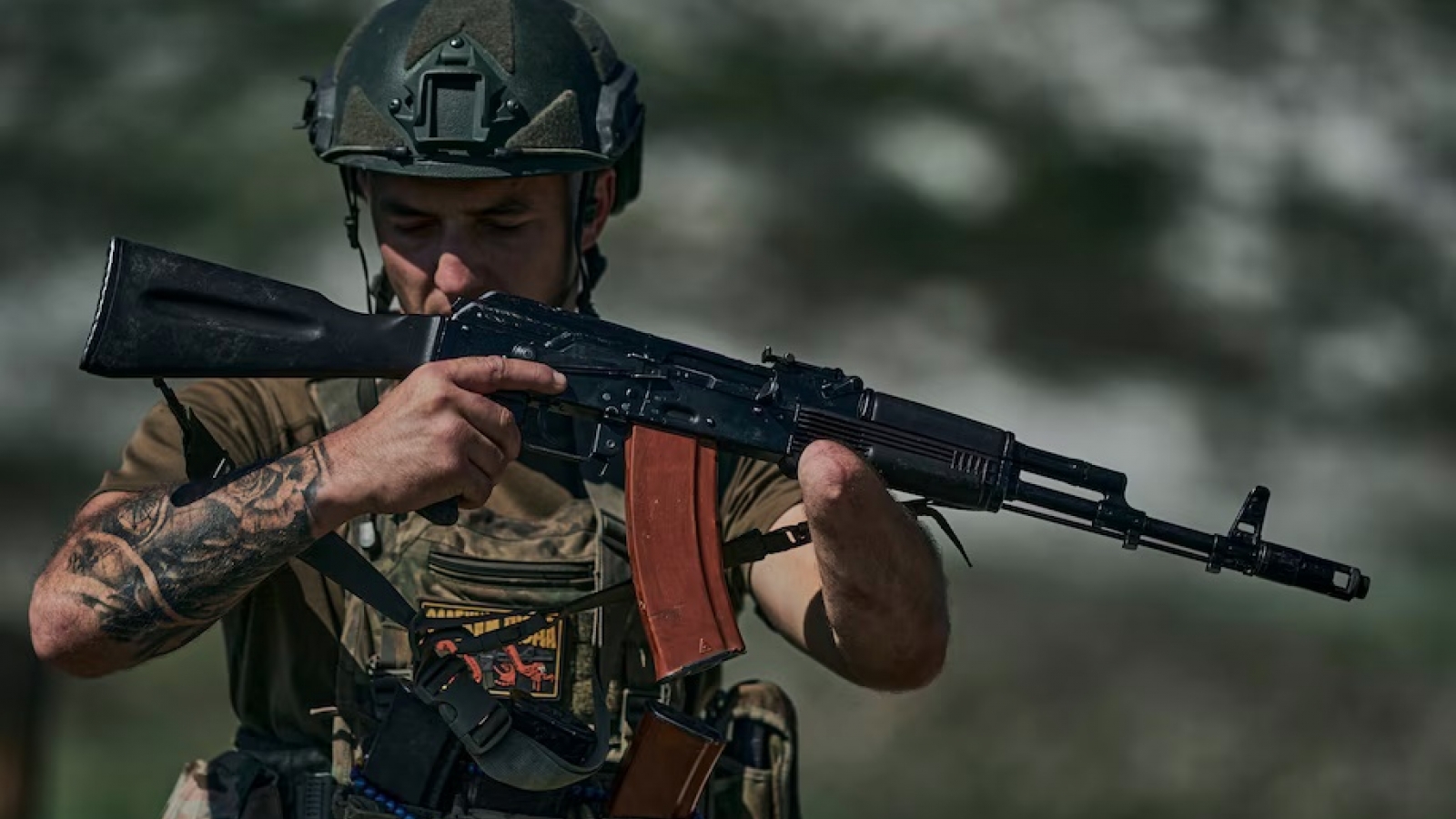 Nguyên nhân Ukraine khó đánh tạt sườn quân Nga