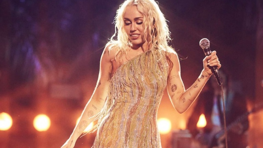Miley Cyrus tiết lộ lý do ngừng lưu diễn