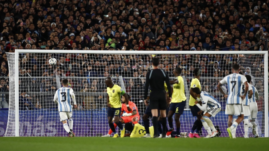 Messi đá phạt "thần sầu", Argentina thắng trận ra quân vòng loại World Cup 2026