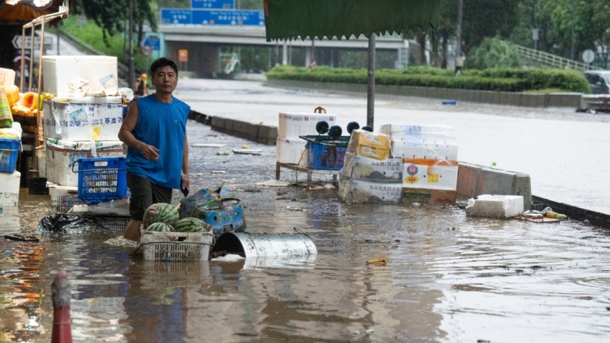Hong Kong (Trung Quốc) khôi phục hoạt động bình thường sau trận mưa lịch sử