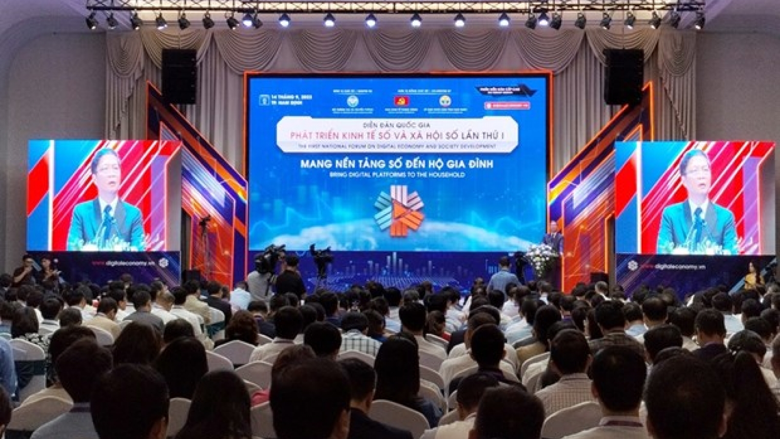 National forum talks building of digital economy, digital society