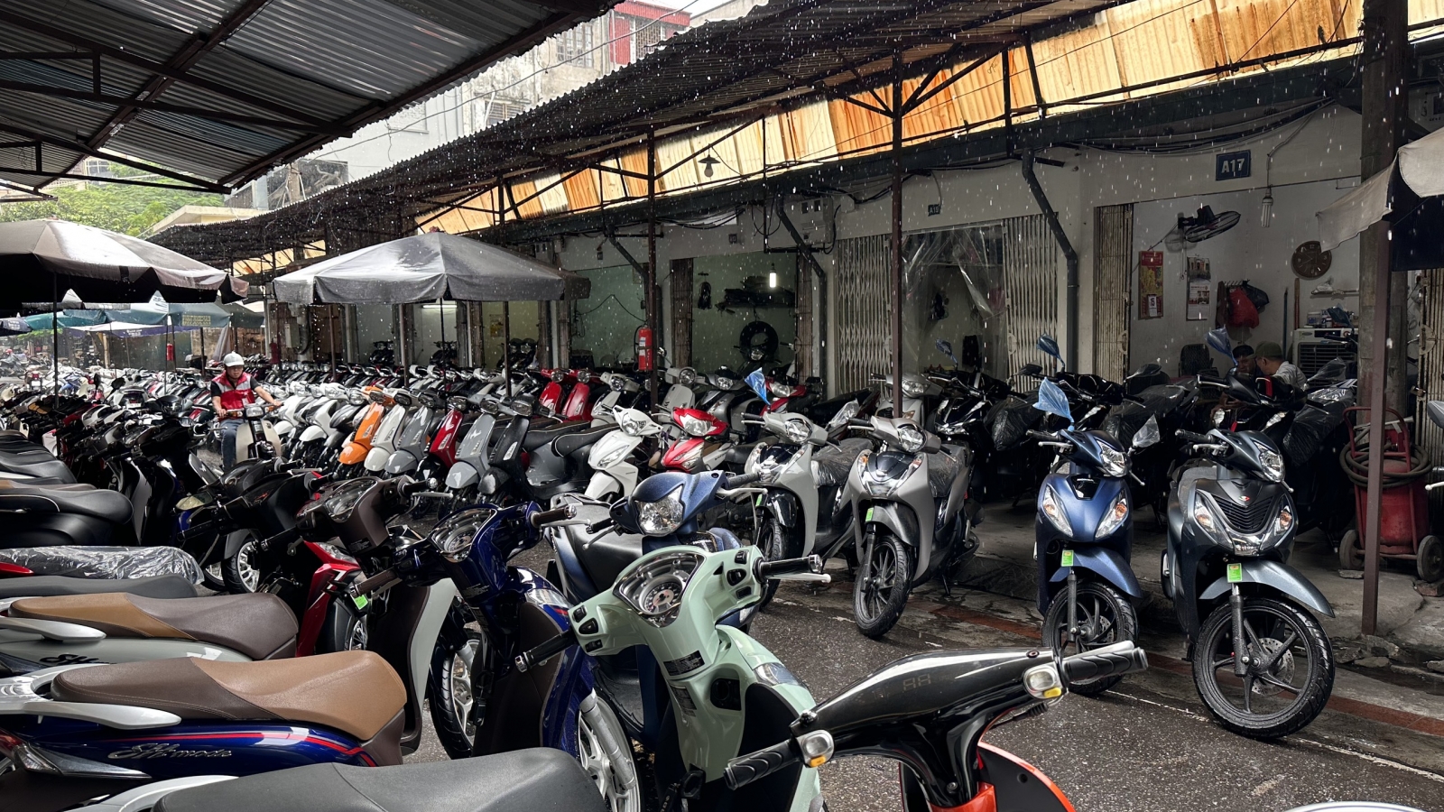 Bán xe máy cũ, chủ xe có thể bị phạt tới 12 triệu đồng nếu bỏ qua một số thủ tục
