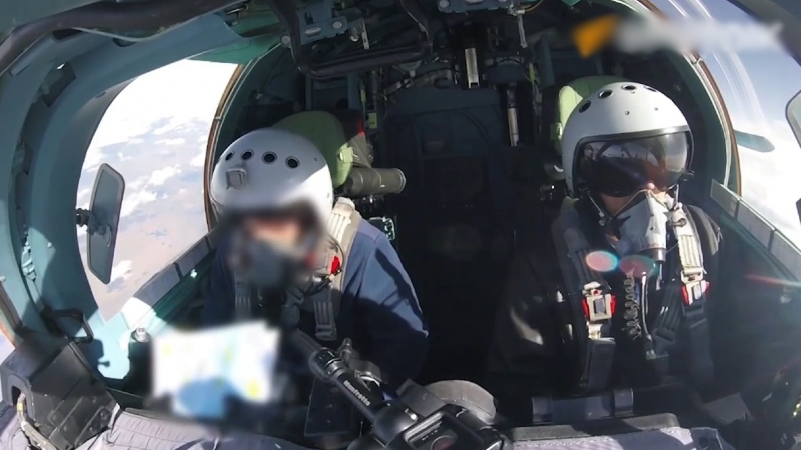 Su-34 của Nga oanh tạc sở chỉ huy và chốt quan sát của Ukraine