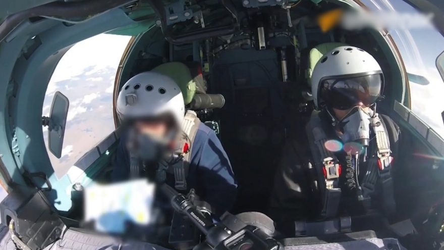 Tiêm cường kích Su-34 của Nga oanh tạc sở chỉ huy và chốt quan sát của Ukraine