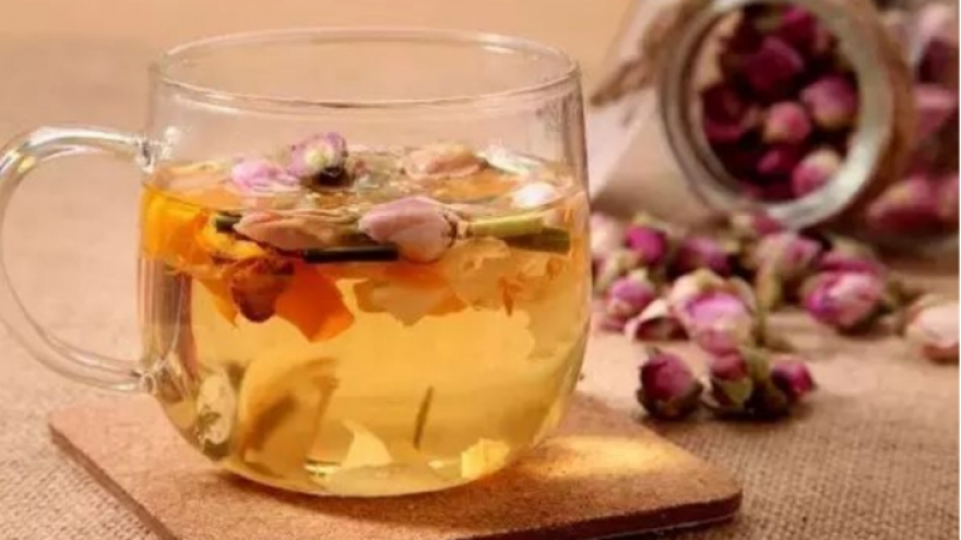 5 công dụng vàng từ tách trà mật ong hoa hồng