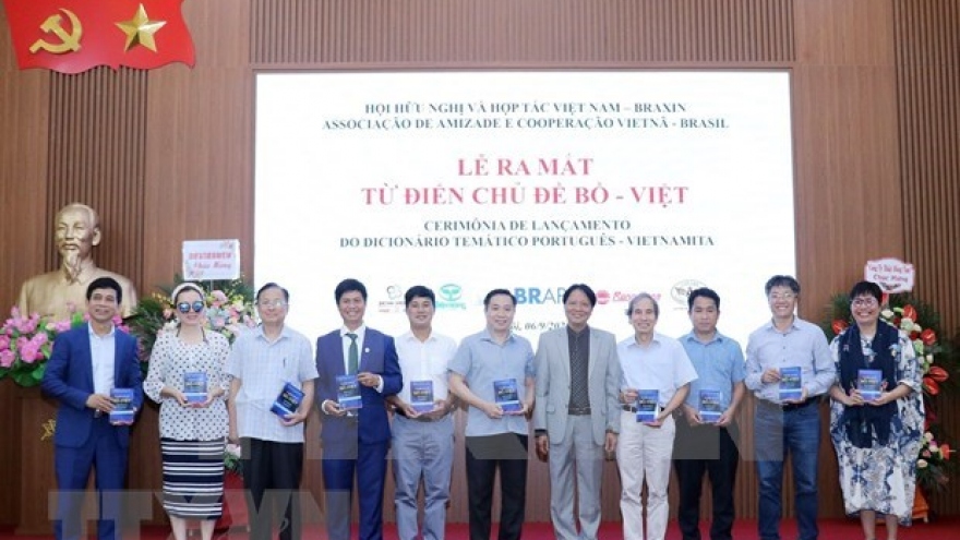 Portuguese - Vietnamese dictionary introduced in Hanoi