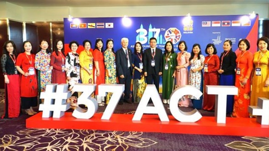 Vietnam, ASEAN countries, RoK discuss educational innovation