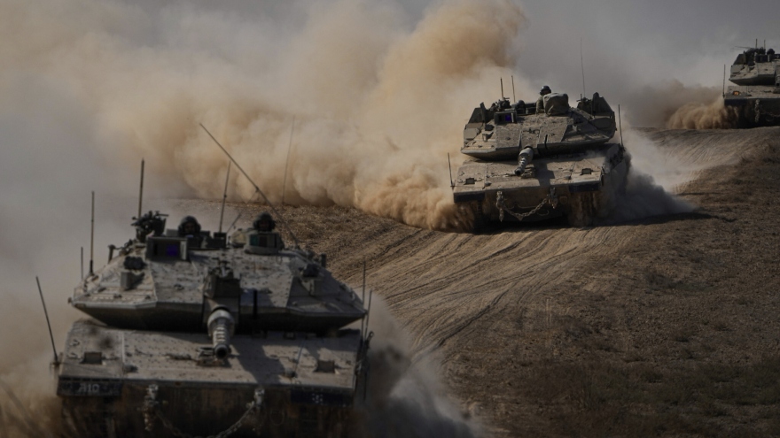 Xe tăng Israel đột kích nhanh vào Gaza, quốc tế nỗ lực tìm giải pháp hòa bình