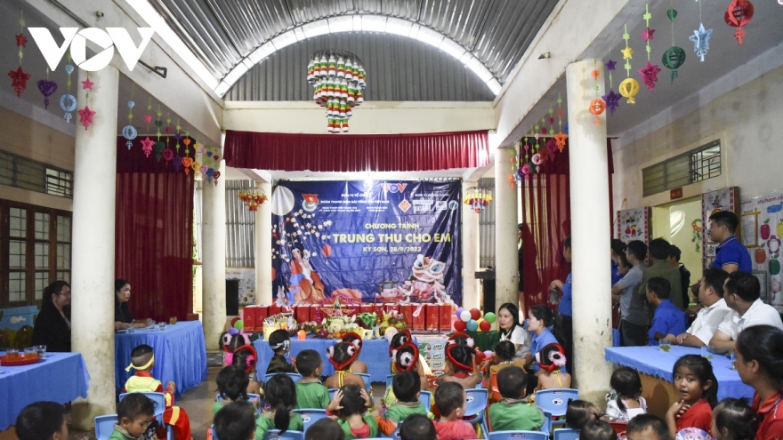 VOV Youth Union holds Mid-Autumn Festival for mountainous children in Nghe An