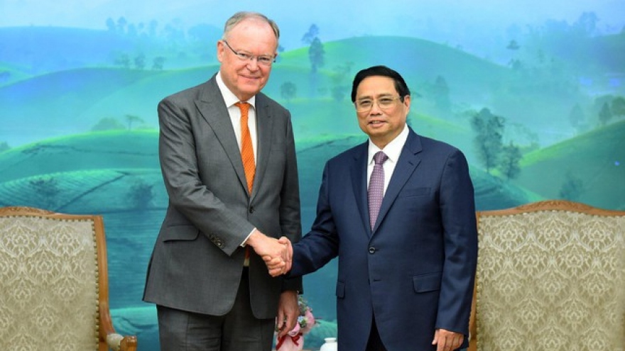 PM pledges conducive business climate for German firms in Vietnam