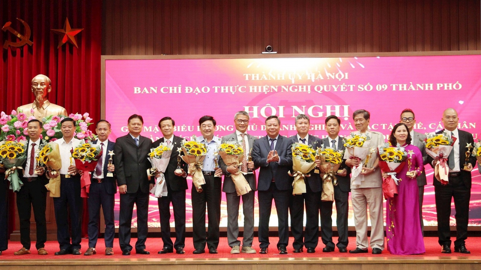 Dược phẩm Tâm Bình được vinh danh là doanh nghiệp tiêu biểu về công tác Đảng