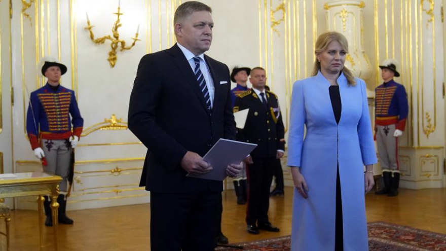 Tổng thống Slovakia tuyên thệ thành lập chính phủ mới