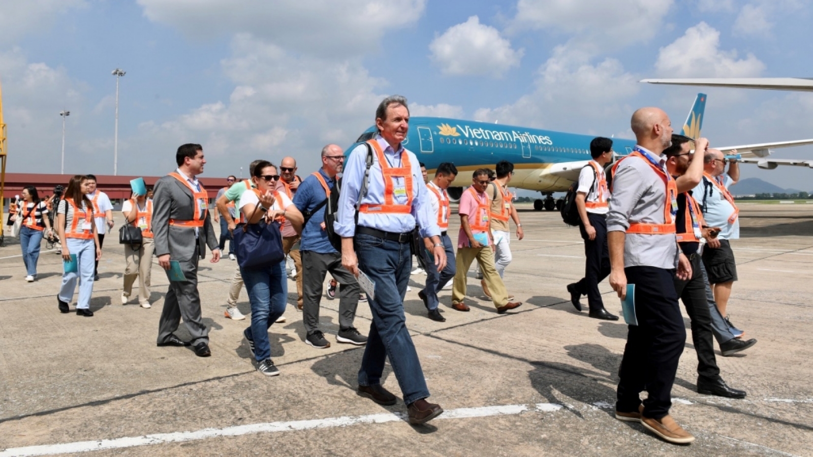 Aviation experts visit aircraft maintenance centre in Hanoi