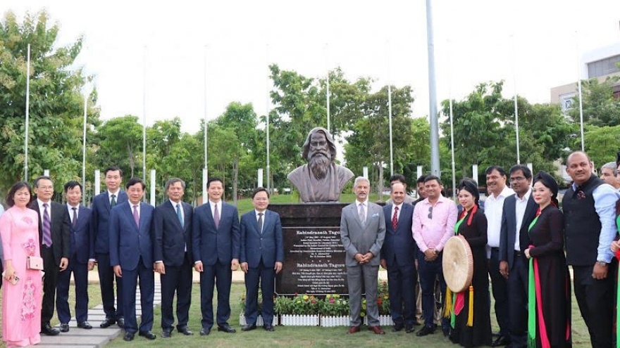 Bắc Ninh khánh thành tượng danh nhân RabinDranath Tagore