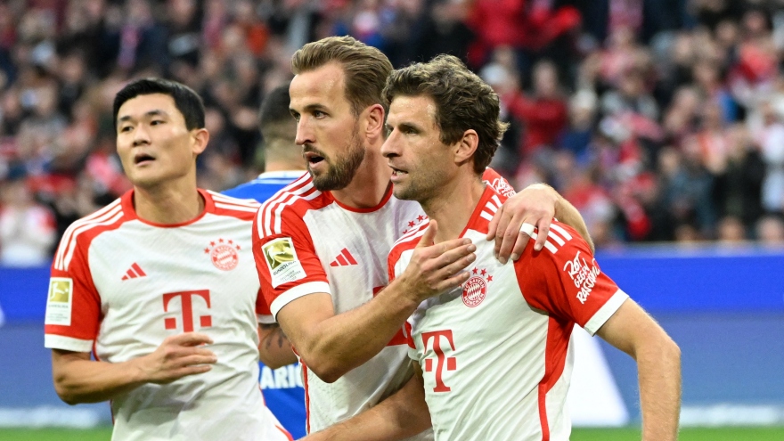 Hy hữu: Bayern Munich thắng 8-0 trong trận đấu có 3 thẻ đỏ