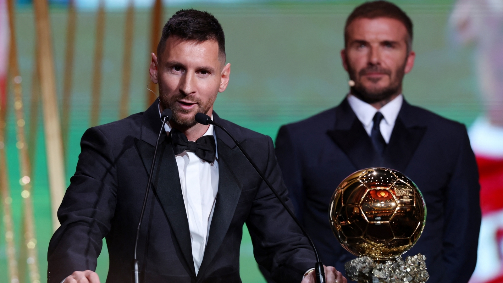Cận cảnh: David Beckham trao Quả Bóng Vàng 2023 cho Lionel Messi