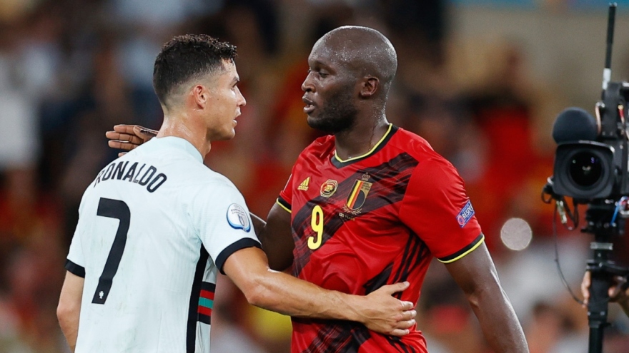 Biếm họa 24h: Ronaldo lại bị Lukaku vượt mặt