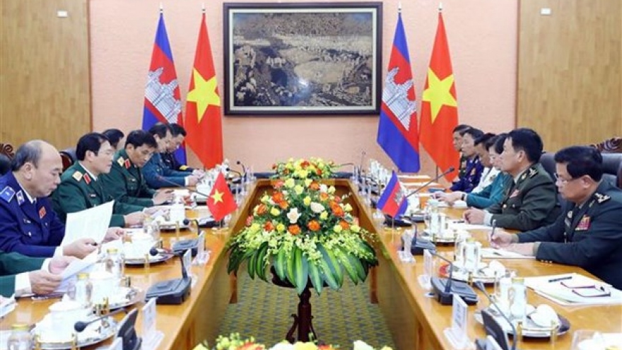 Commander-in-Chief of Cambodian Armed Forces pays official visit to Vietnam