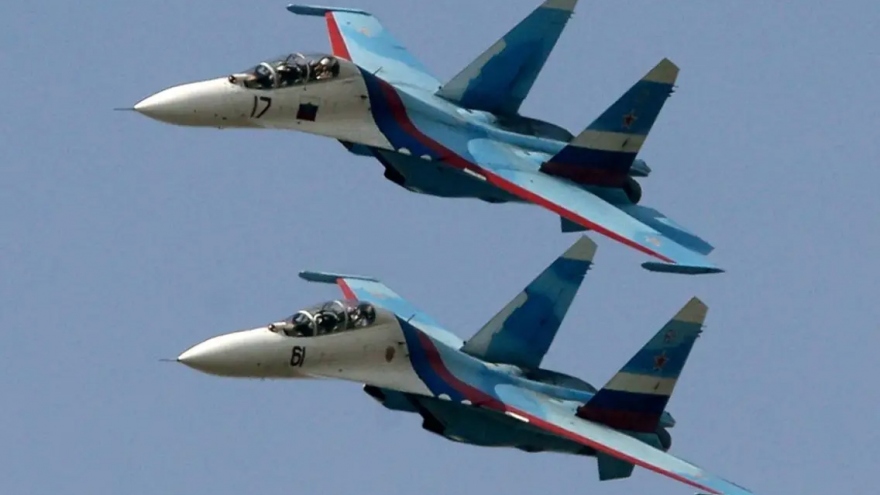 Nga điều chiến đấu cơ Su-27 chặn máy bay Anh trên Biển Đen
